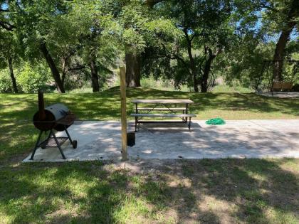 Riverfront Cottage - Guadalupe River Front - image 16