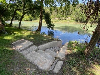 Riverfront Cottage - Guadalupe River Front - image 9