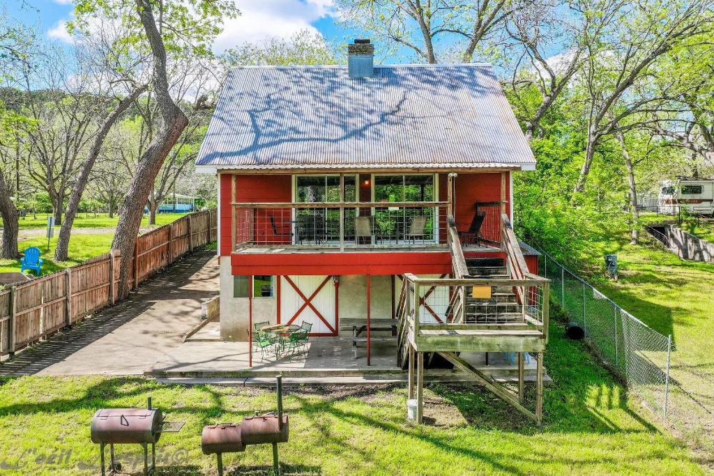 Red Barn Cabin RR9122RB - image 3