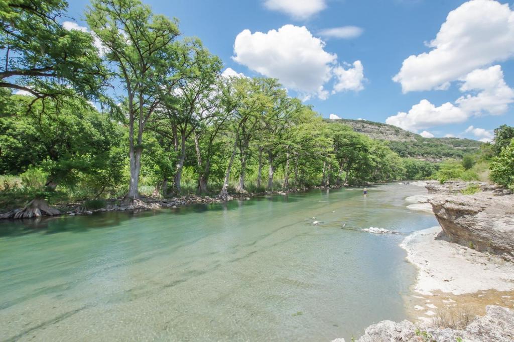 Guadalupe River Rock Retreat RR 9740 - image 3