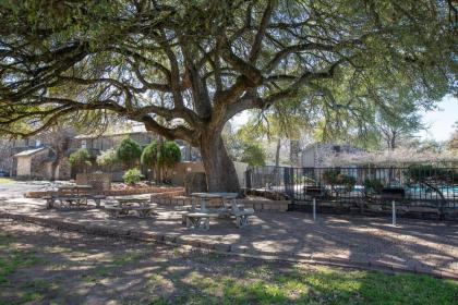 Hill Country Hideaway TBM 208 - image 12