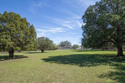 Hill Country Hideaway TBM 208 - image 8