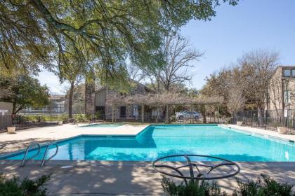 Hill Country Hideaway TBM 208 - image 9