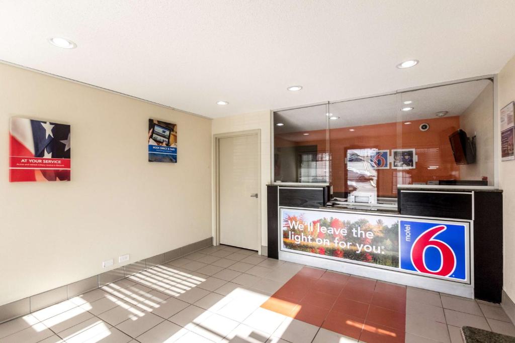 Motel 6 New Brunswick - image 6