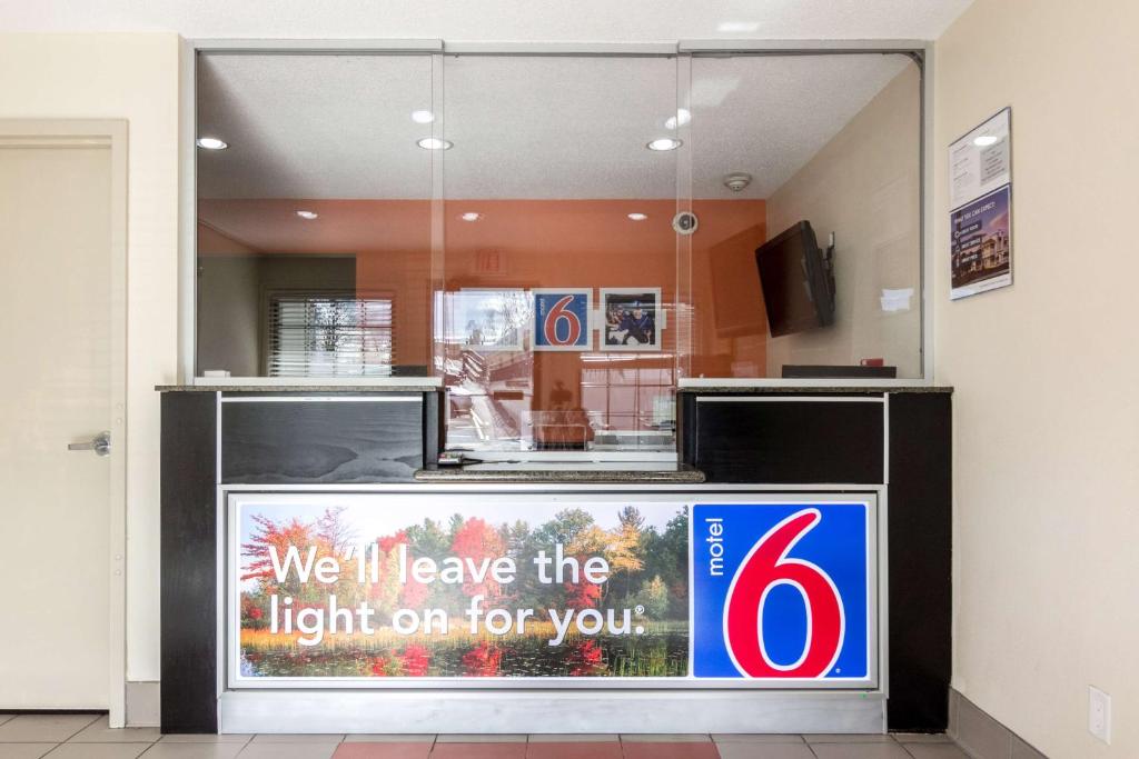 Motel 6 New Brunswick - image 7