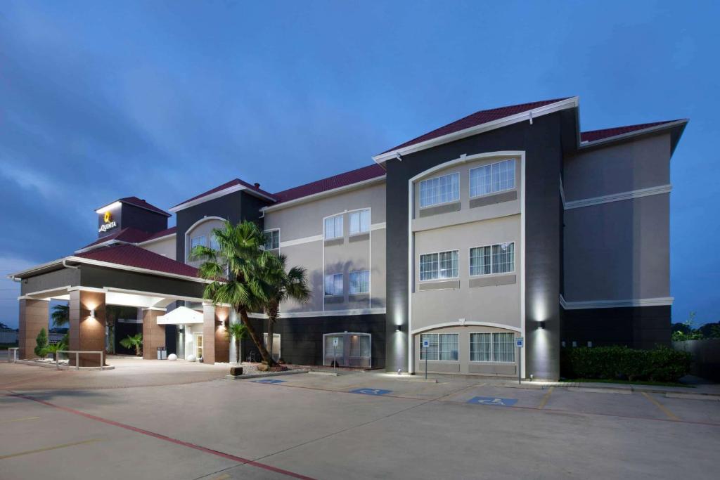 La Quinta by Wyndham Houston New Caney - image 4