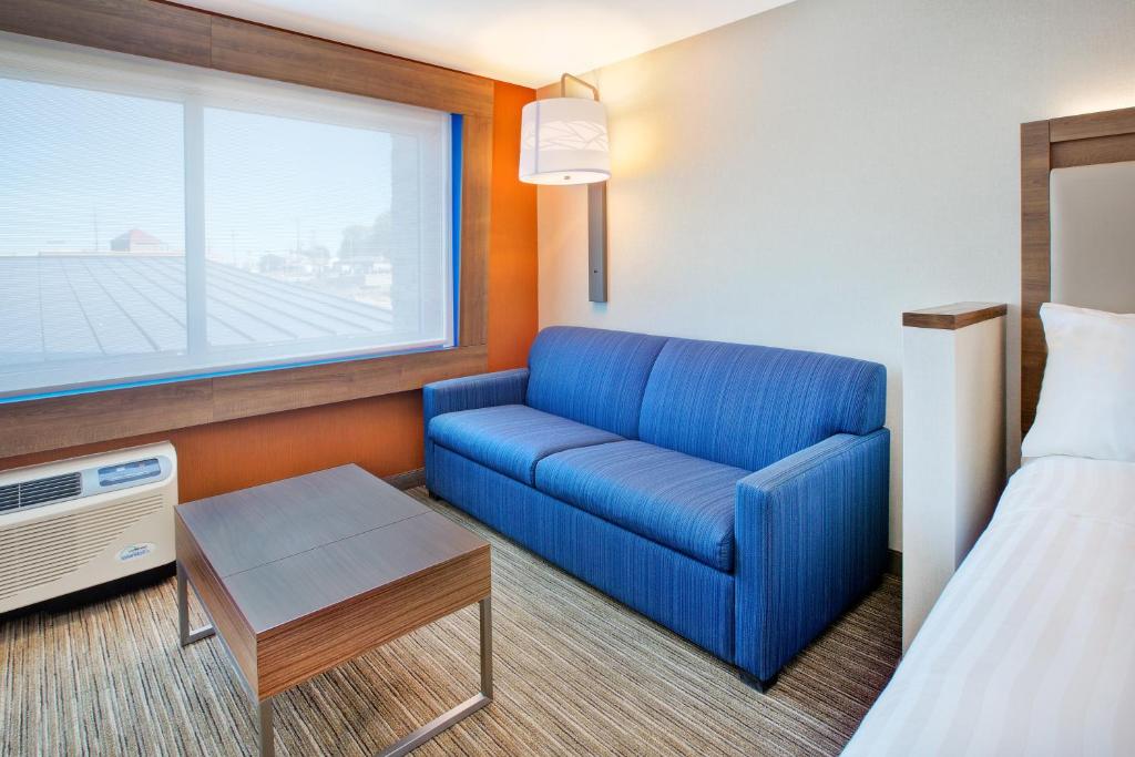 Holiday Inn Express & Suites New Castle an IHG Hotel - image 2