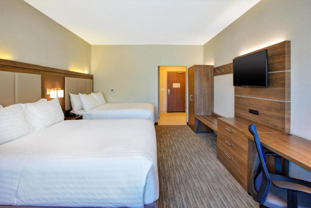 Holiday Inn Express & Suites New Castle an IHG Hotel - image 3