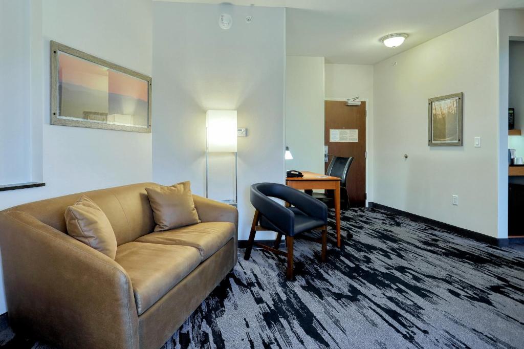 Fairfield Inn & Suites by Marriott Harrisburg West/New Cumberland - image 3