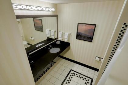 Fairfield Inn & Suites by Marriott Harrisburg West/New Cumberland - image 4