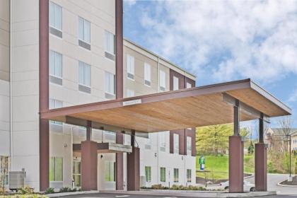 Holiday Inn Express & Suites New Cumberland an IHG Hotel - image 9