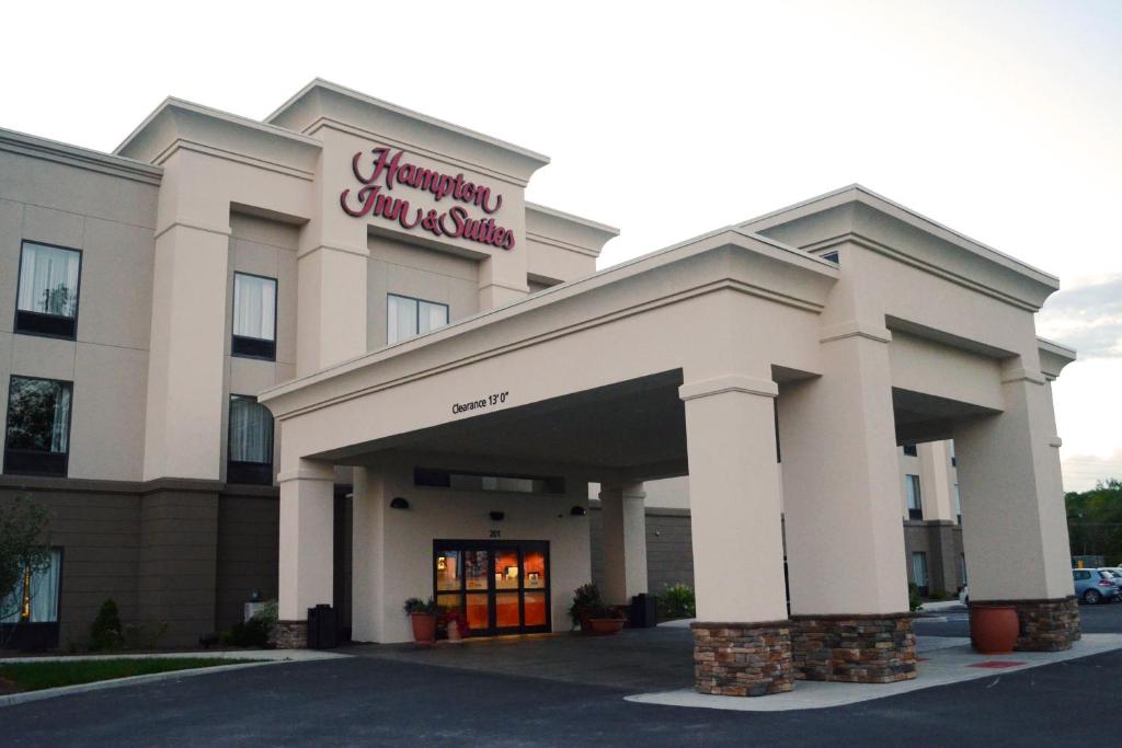 Hampton Inn and Suites New Hartford/Utica - main image