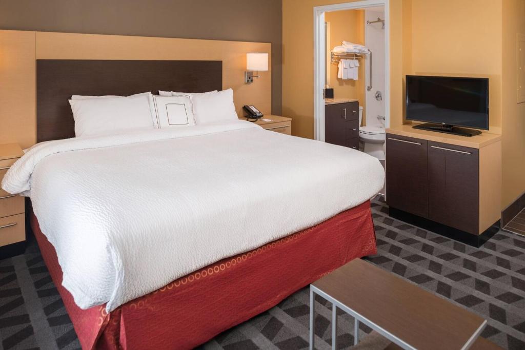 TownePlace Suites by Marriott New Hartford - image 2