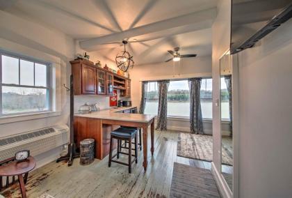 Lakefront Studio Guest Home on Hermann Wine Trail! - image 1