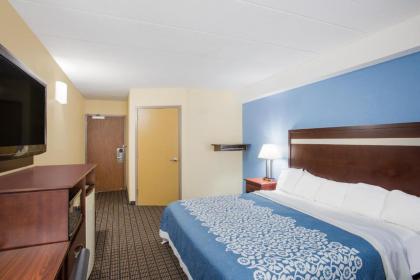 Days Inn by Wyndham New Haven - image 9