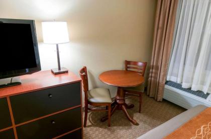 Comfort Inn Amish Country - image 12