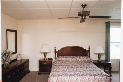 Country Squire Motor Inn - image 13