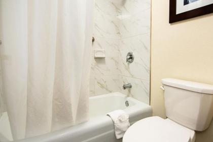 Clarion Inn & Suites New Hope-Lambertville - image 14