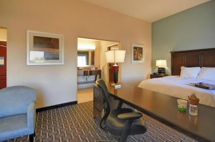 Hampton Inn and Suites New Iberia - image 13