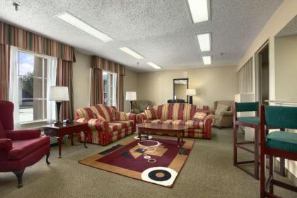 Super 8 by Wyndham New Iberia - image 3