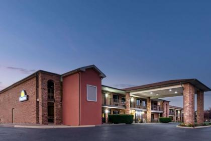 Days Inn by Wyndham New Market - image 1