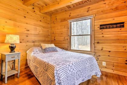 Comfortable Log Home about 4 Miles to Shenandoah River - image 15