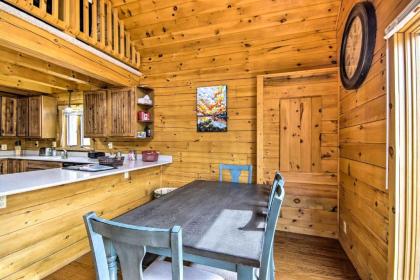 Comfortable Log Home about 4 Miles to Shenandoah River - image 6