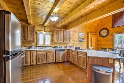 Comfortable Log Home about 4 Miles to Shenandoah River - image 8