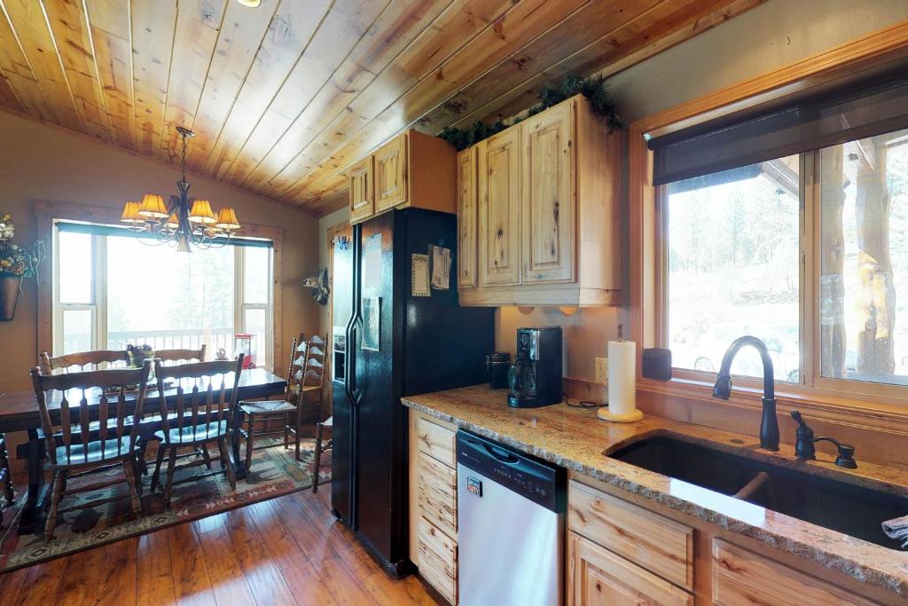 Camas Family Cabin - image 4