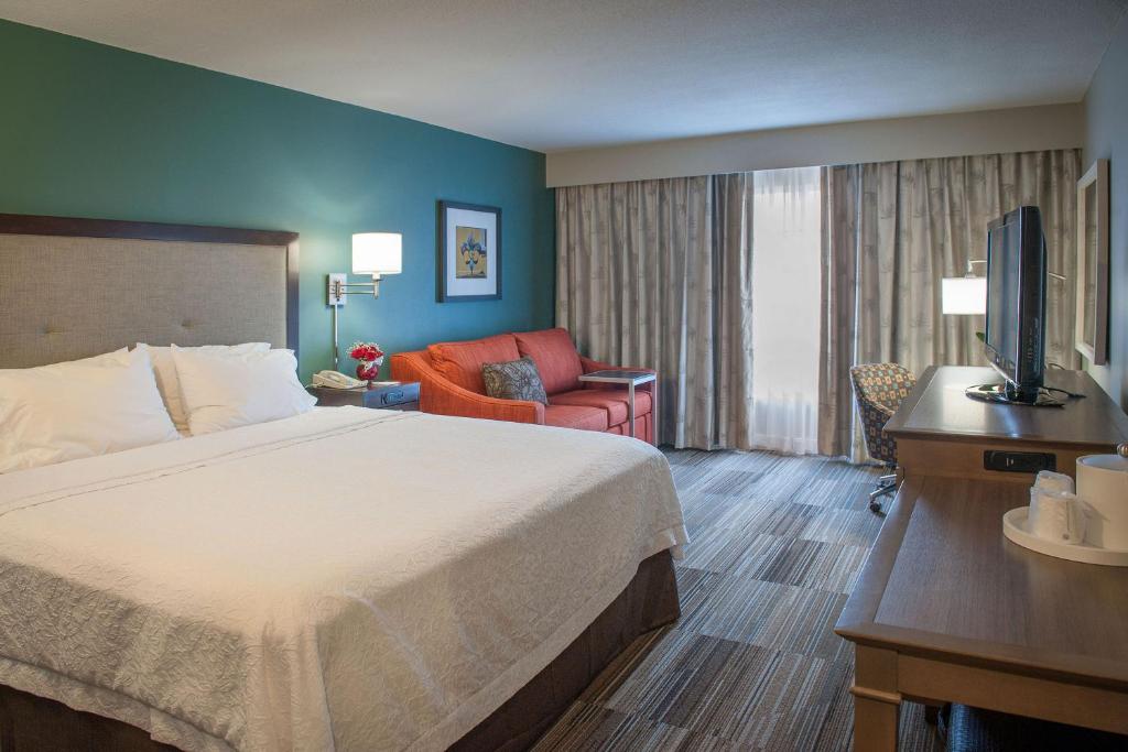 Hampton Inn New Orleans/St.Charles Ave - image 2