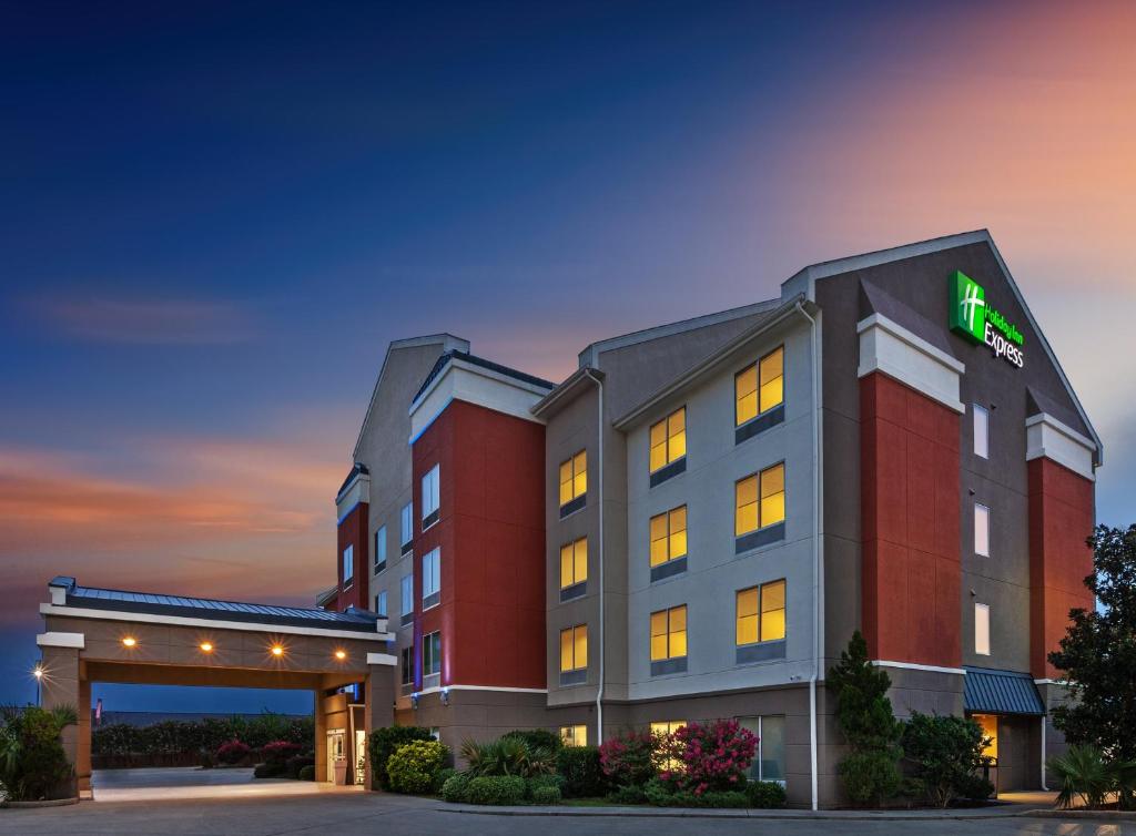 Holiday Inn Express New Orleans East an IHG Hotel - main image