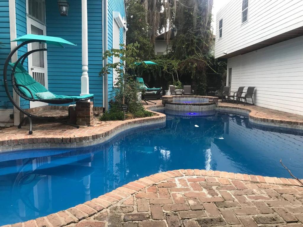 4 BR - Sleeps 8! Best location next to Bourbon Street! - main image