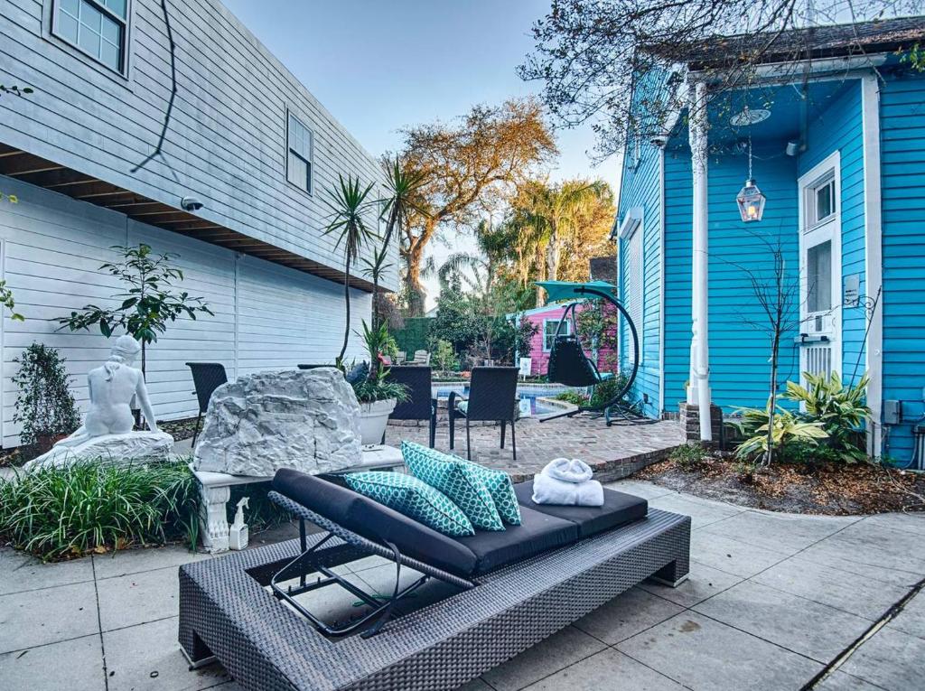 4 BR - Sleeps 8! Celebrity Villa Next to Frenchman St - image 2