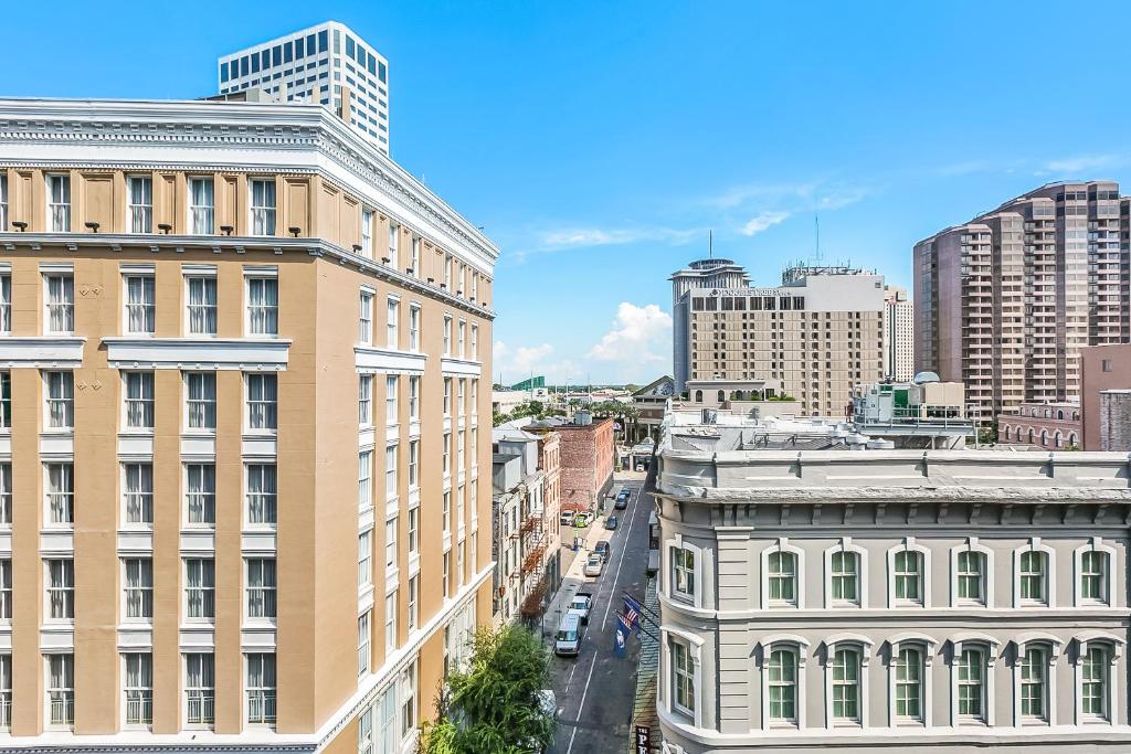 Beautiful Condos Steps from French Quarter and Bourbon St - image 4