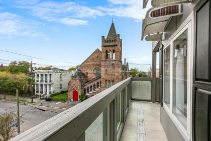 Stunning Penthouse in the Heart of the City - image 2