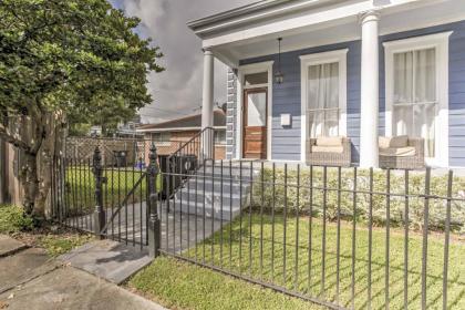 Chic New Orleans Duplex - Near Public Street Cars!