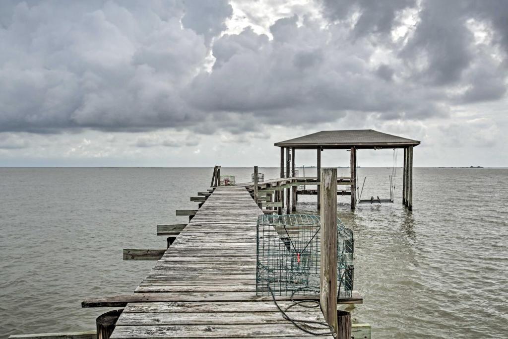 Waterfront New Orleans House with Dock and Lake Views! - image 4