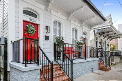 Urban Retreat Near French Quarter - image 16