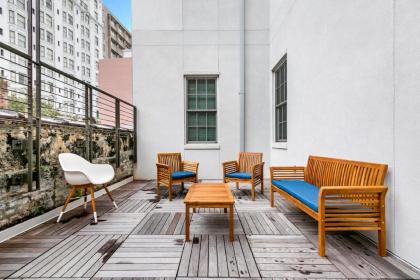 1 and 2 BR Luxury Condos Steps Away From French Quarter - image 2