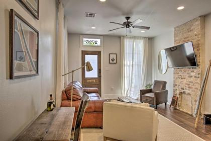 Chic Escape with Furnished Deck Walk to Cafes! - image 4