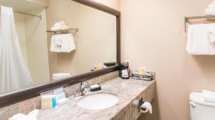 Hampton Inn New Philadelphia - image 11