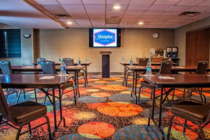 Hampton Inn New Philadelphia - image 5