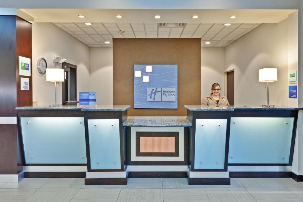 Holiday Inn Express & Suites - New Philadelphia Southwest an IHG Hotel - image 3