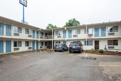 Days Inn by Wyndham New Philadelphia - image 3