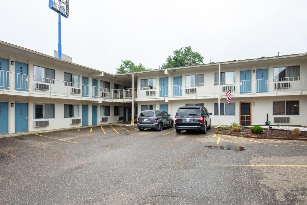 Days Inn by Wyndham New Philadelphia - image 3