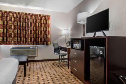 Quality Inn & Suites - image 14