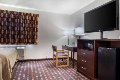 Quality Inn & Suites - image 15