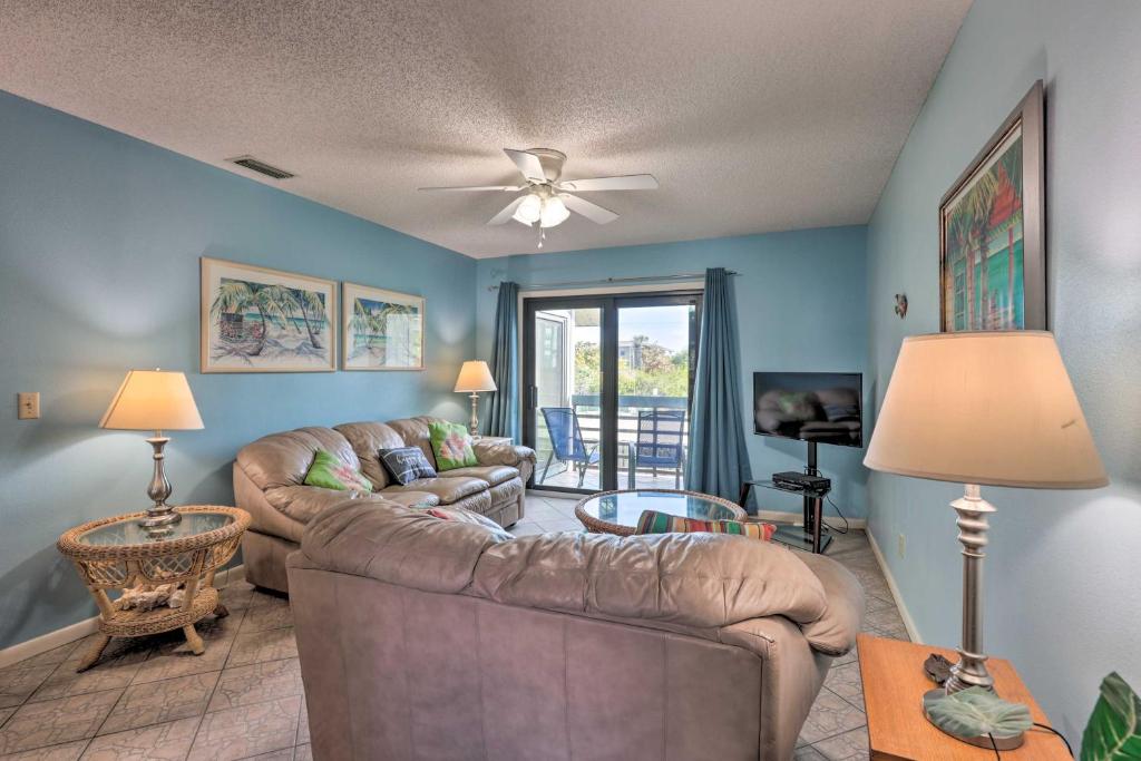 Coastal New Smyrna Beach Condo with Pool Access - image 4