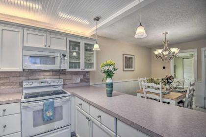 Charming Abode 2 Blocks to New Smyrna Beach! - image 11