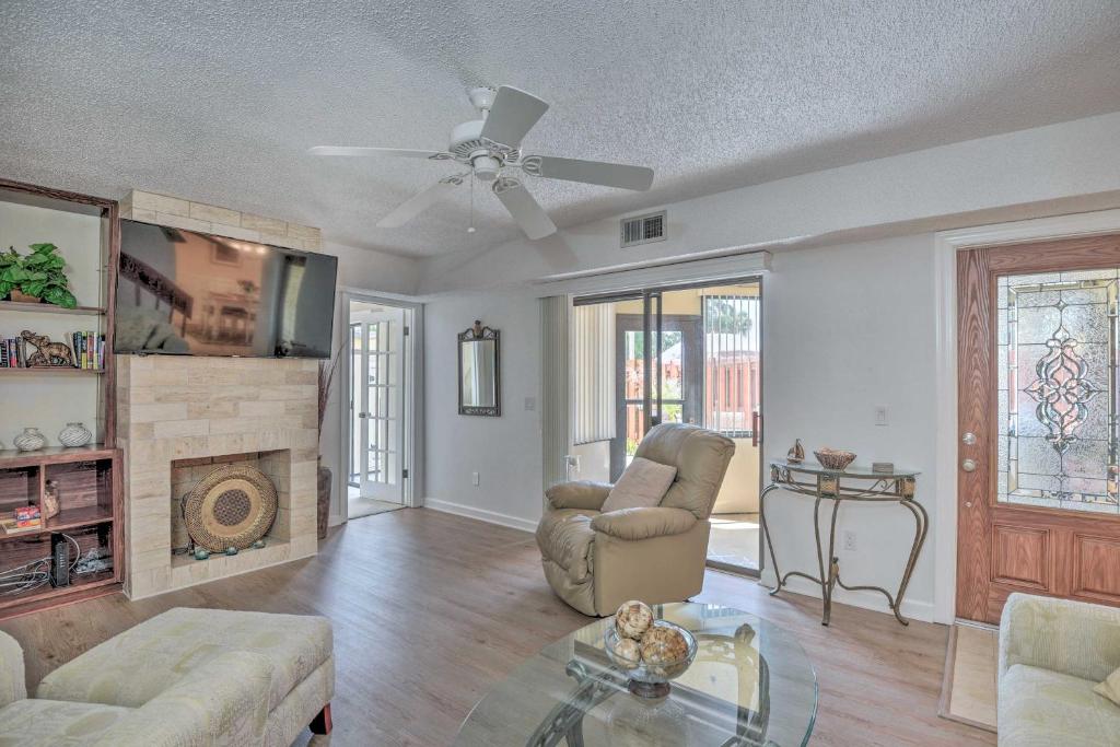 Charming Abode 2 Blocks to New Smyrna Beach! - image 6